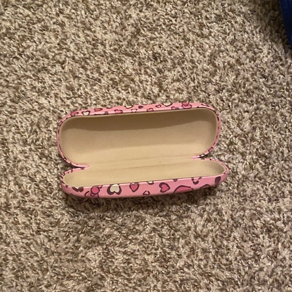 Hello Kitty Heart Pattern Sunglasses Case - Picture 2 of 2